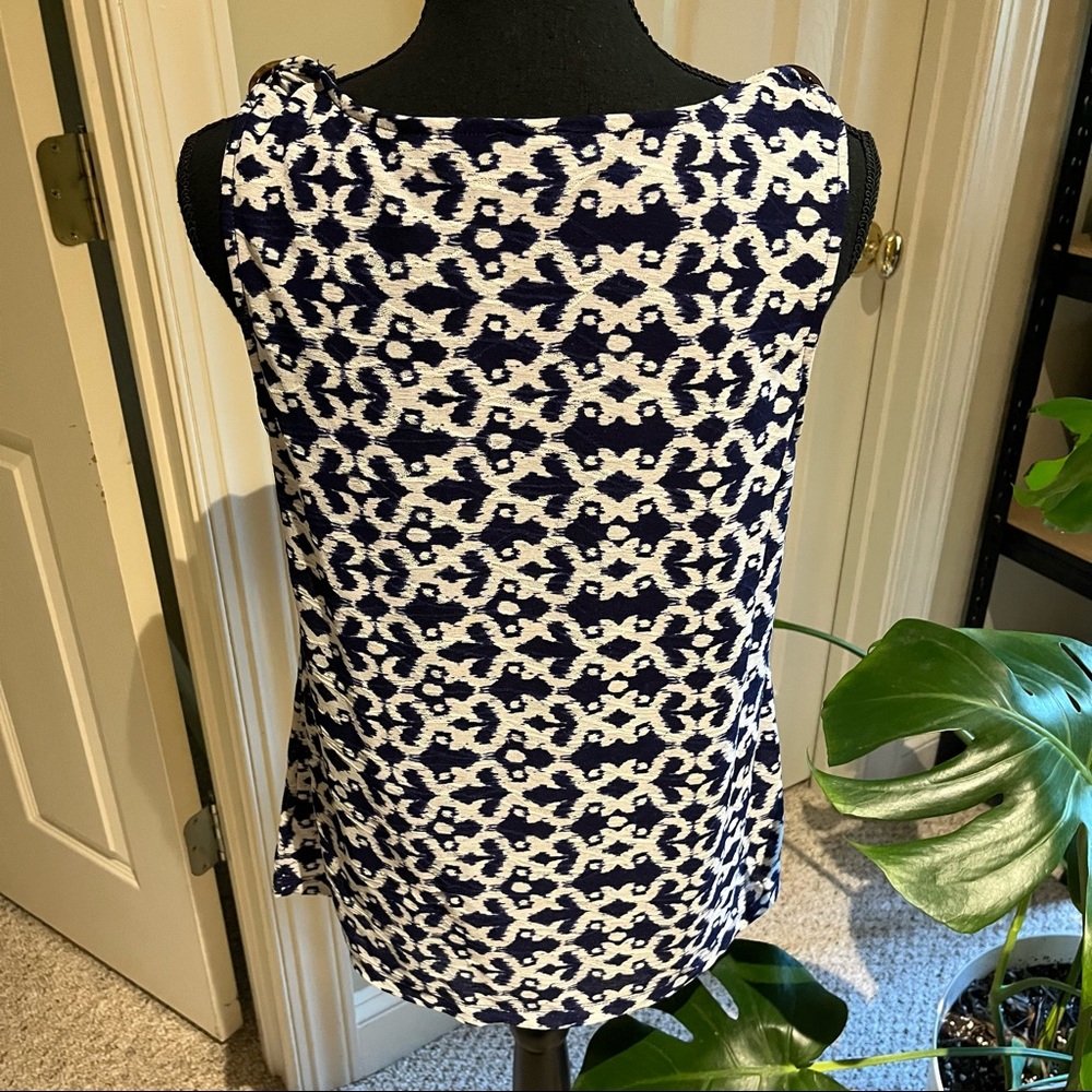 Patterned Blouse - Picture 3 of 7